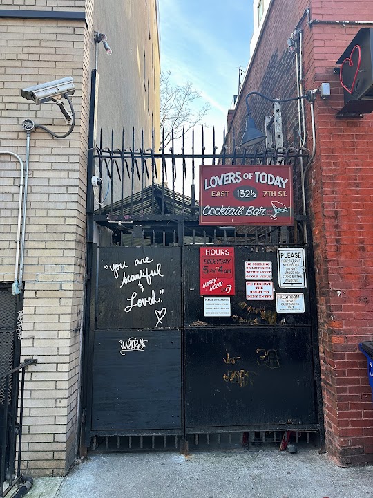 Lovers of Today exterior