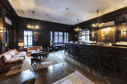 George Washington Bar exterior