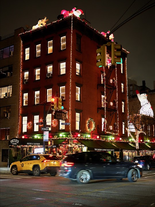 Pete's Tavern interior